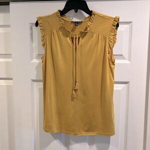 Cable & Gauge Gold Sleeveless Blouse